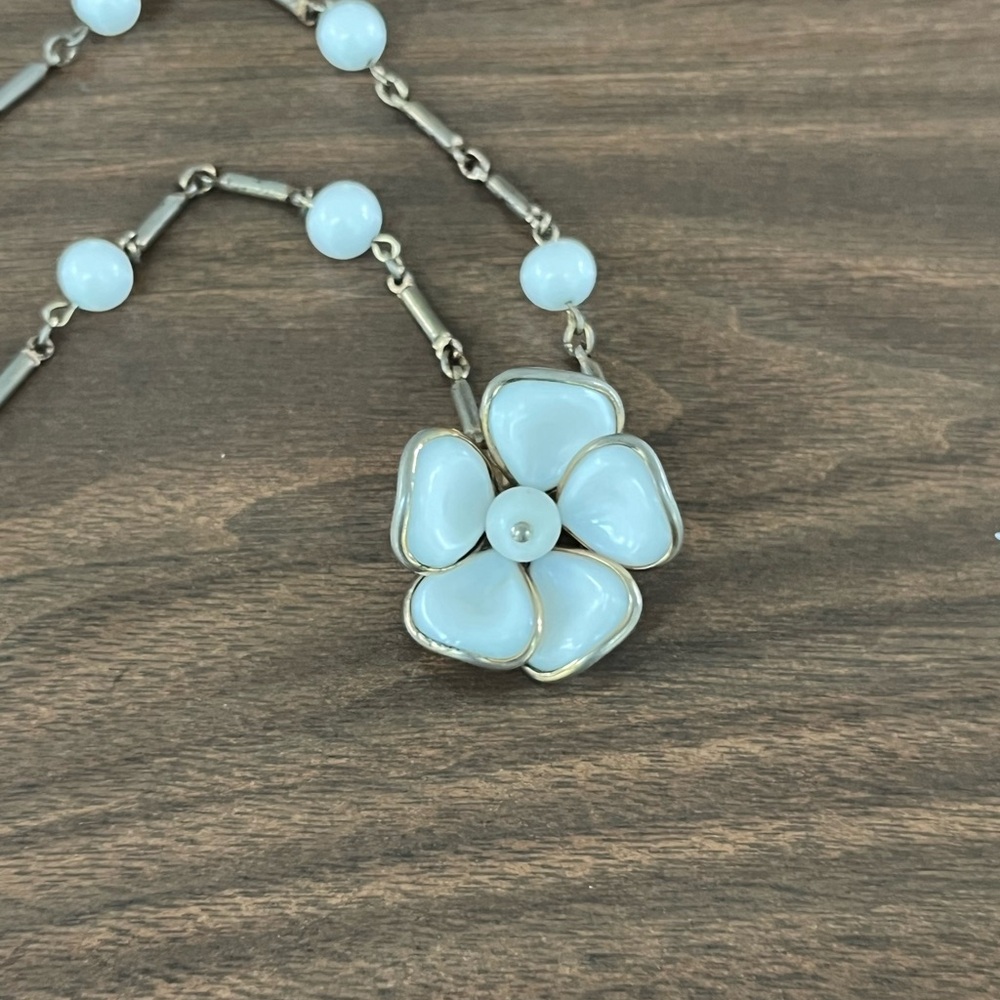 Trifari 1950s Poured Milk Glass Camilla Flower Necklace - Picture 1 of 5